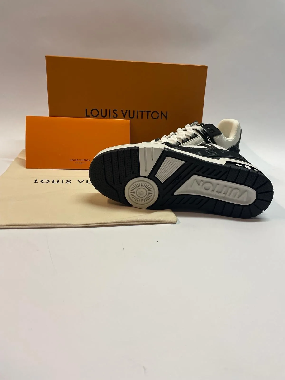 Louis Vuitton Runners Black White