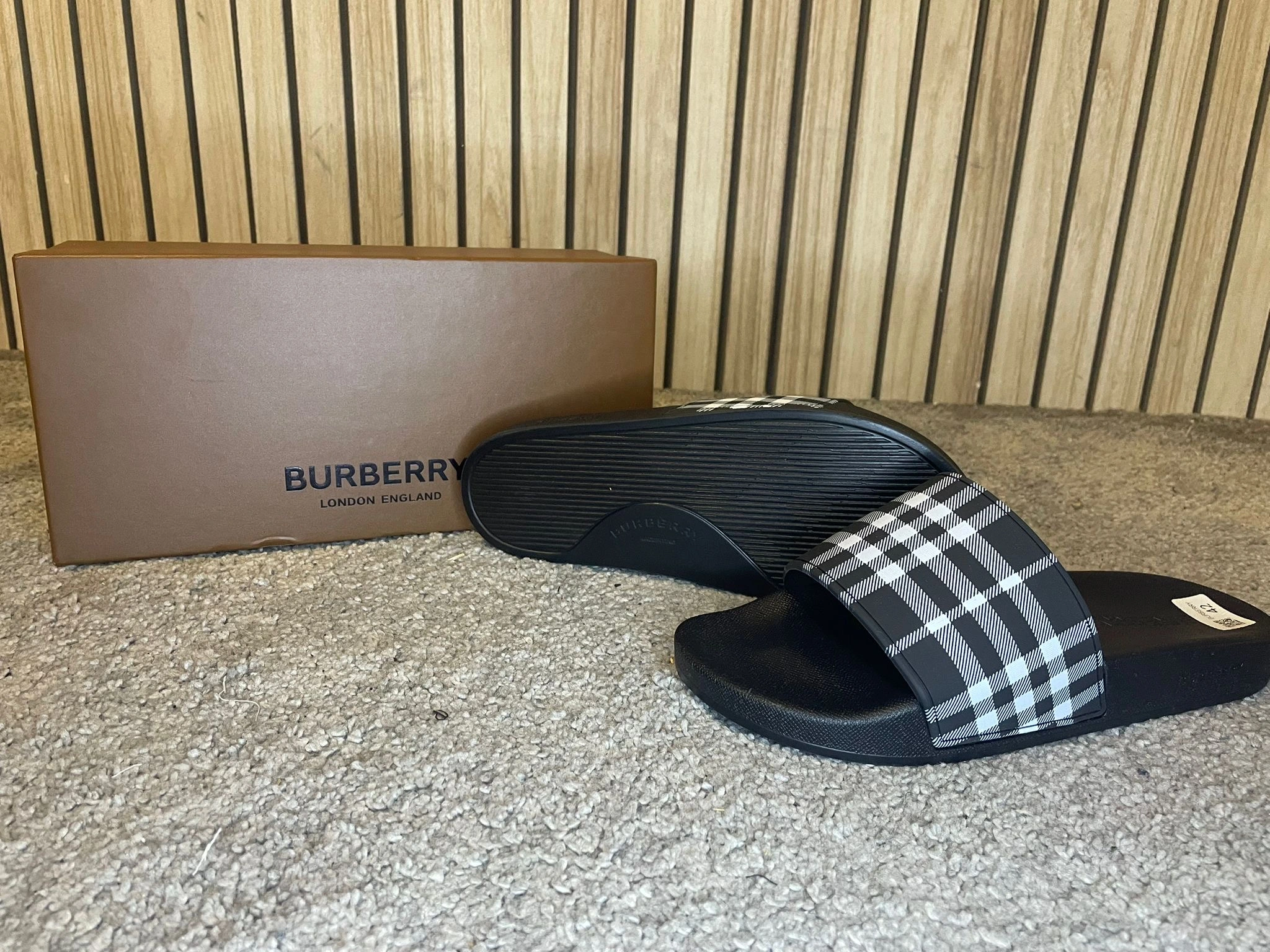 Burberry Slippers Black