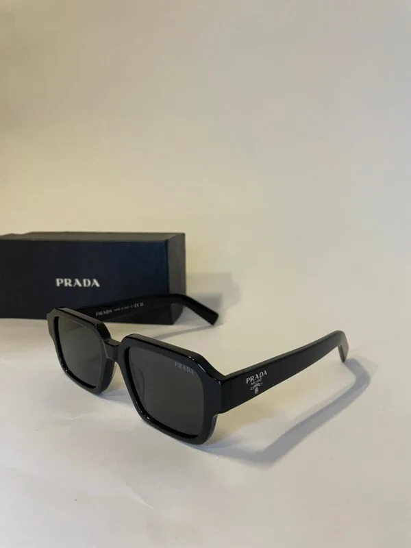 Prada Zonnebril Black