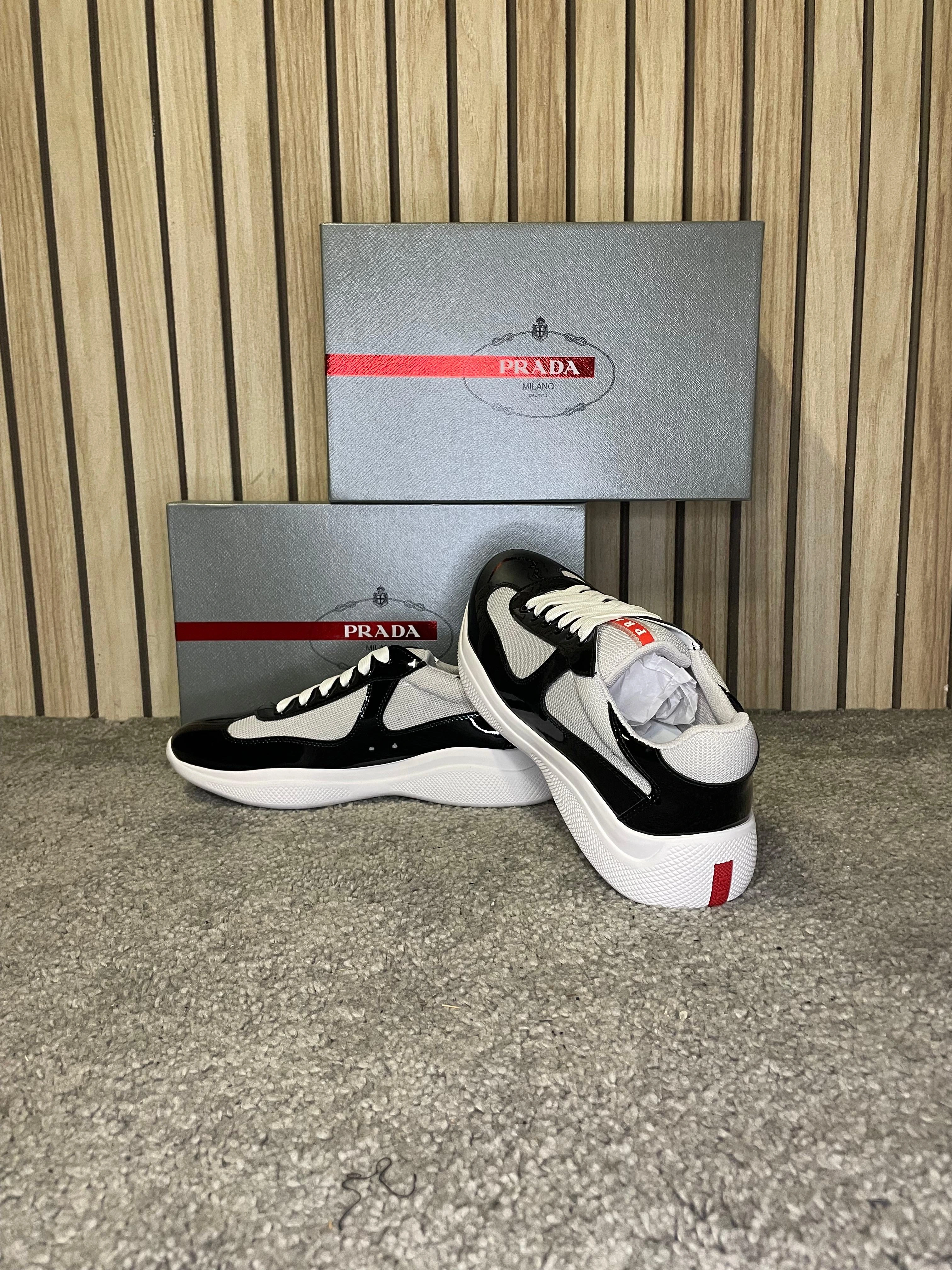 Prada Cups Zwart Glans