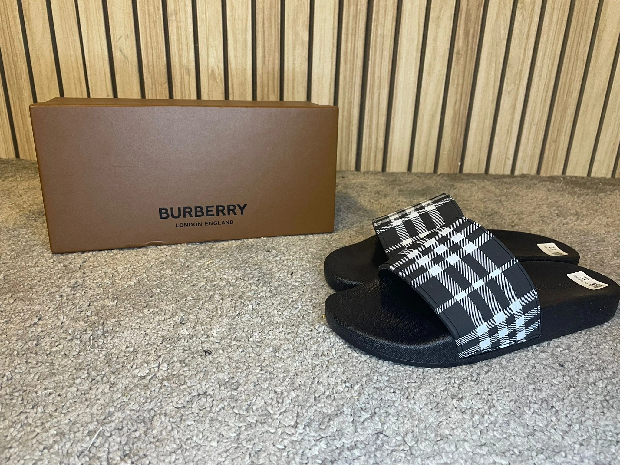 Burberry Slippers Black