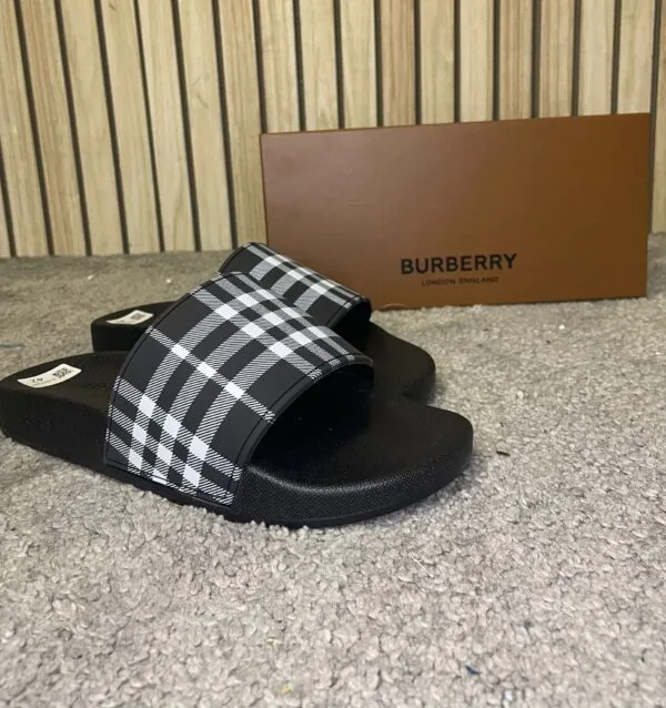 Burberry Slippers Black
