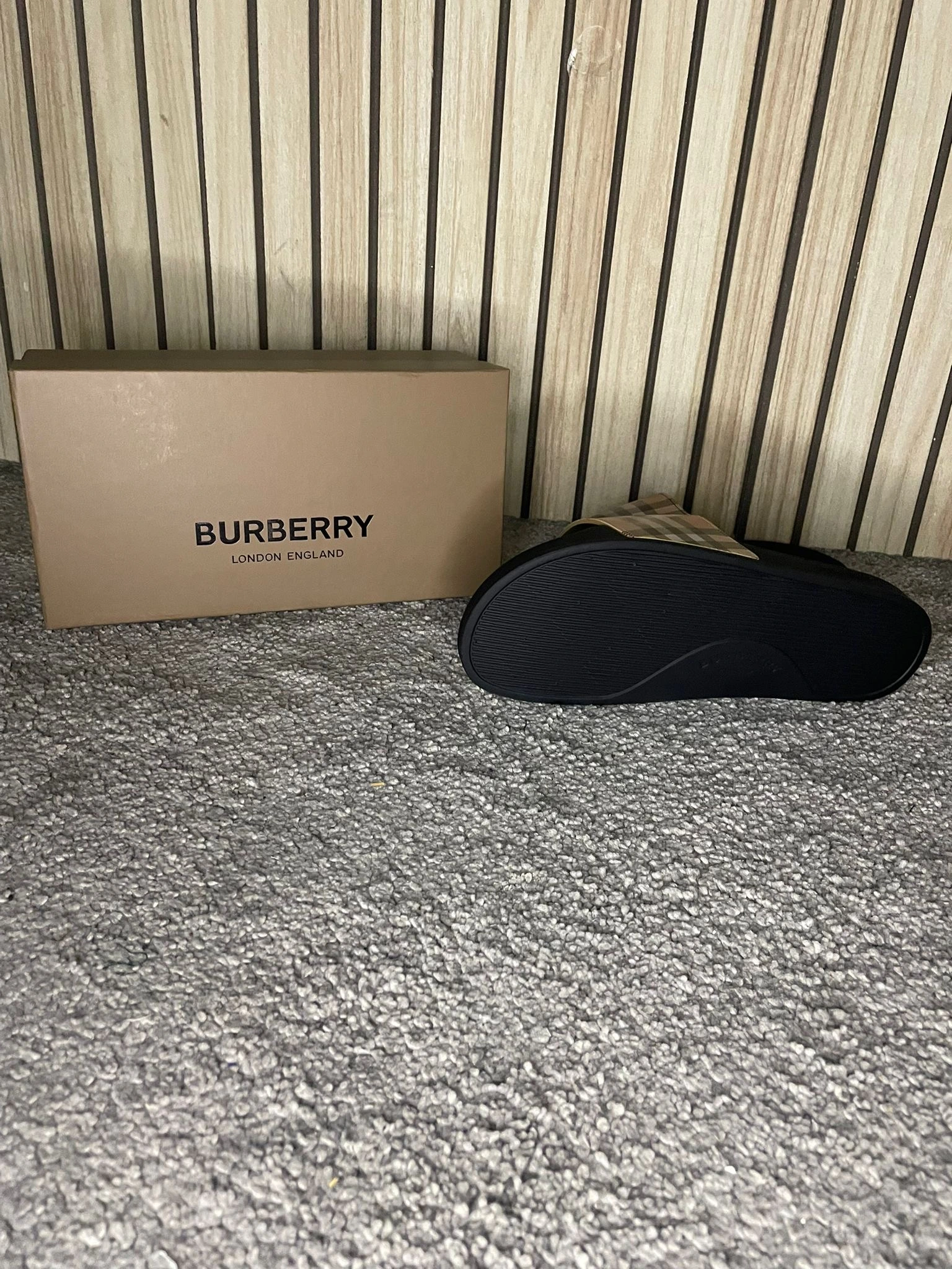 Burberry Slippers Beige
