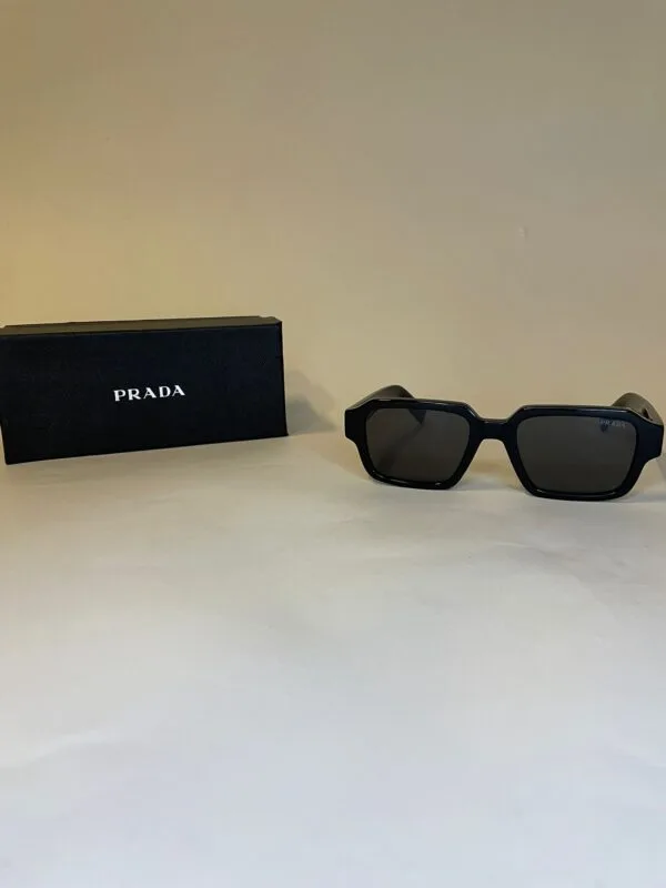 Prada Zonnebril Black