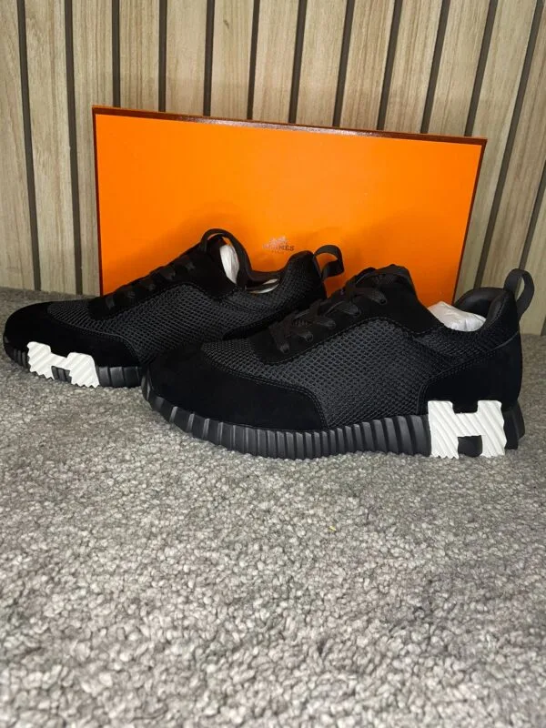 Hermes Bouncing Black White Logo