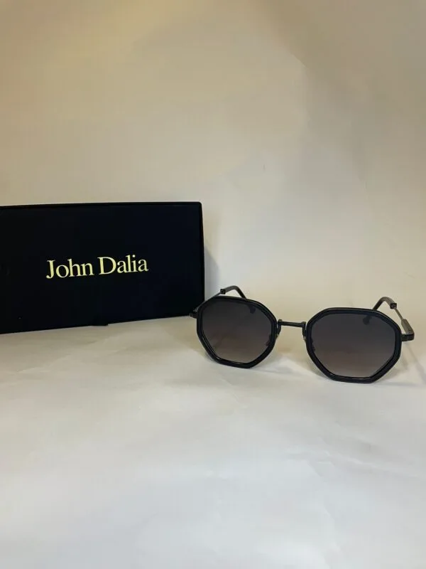 John Dalia Zonnebril Black On Black C113