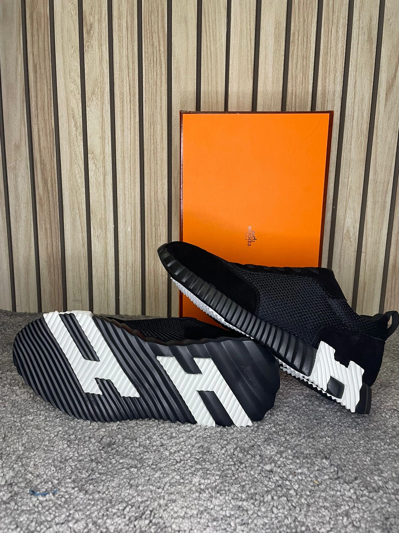 Hermes Black White Logo