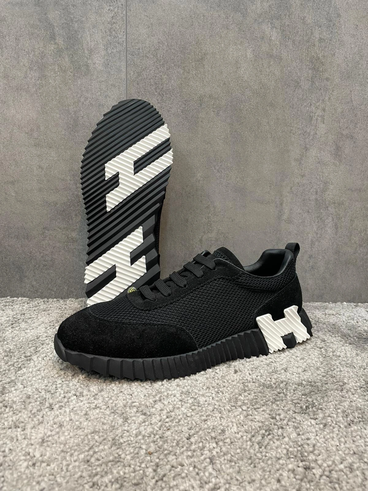 Hermes Bouncing Black White Logo